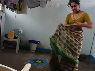 बड़े हिंदी सेक्सी मूवी दिखाओ स्तनों वाली खूबसूरत लड़की