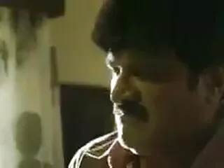 अच्छी लग रही सेक्सी मूवी एचडी मूवी बूढ़ी दादी एक कुर्सी पर हस्तमैथुन करती है
