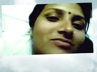 लाल बालों वाली सेक्सी हिंदी मूवी फिल्म वीडियो लड़की शॉवर में खेलती है