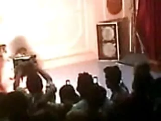 बीबीडब्ल्यू १६ सेक्सी में हिंदी मूवी